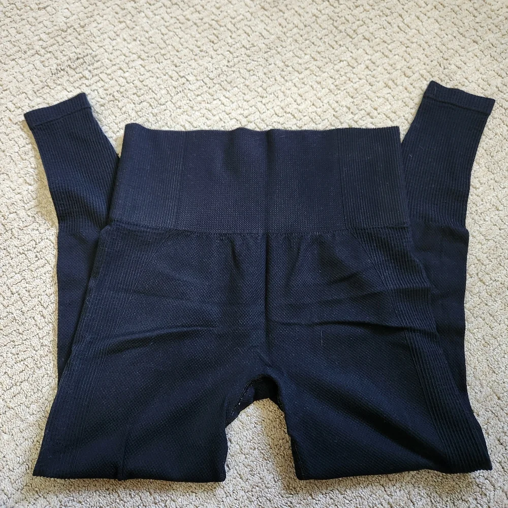 Gymshark Black Ribbed Legging - Picture 1 of 4